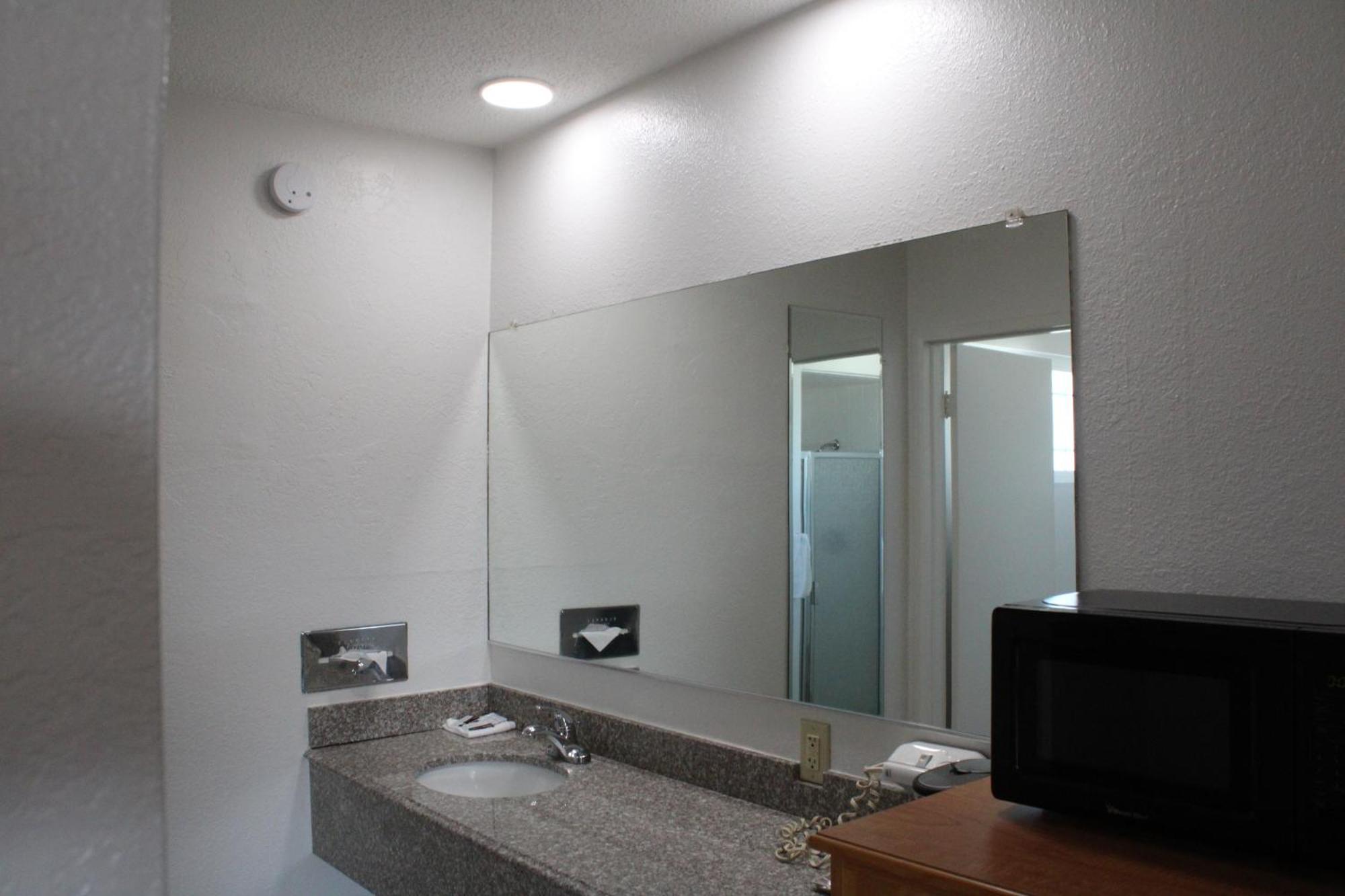 ميدفورد Pine Tree Inn المظهر الخارجي الصورة