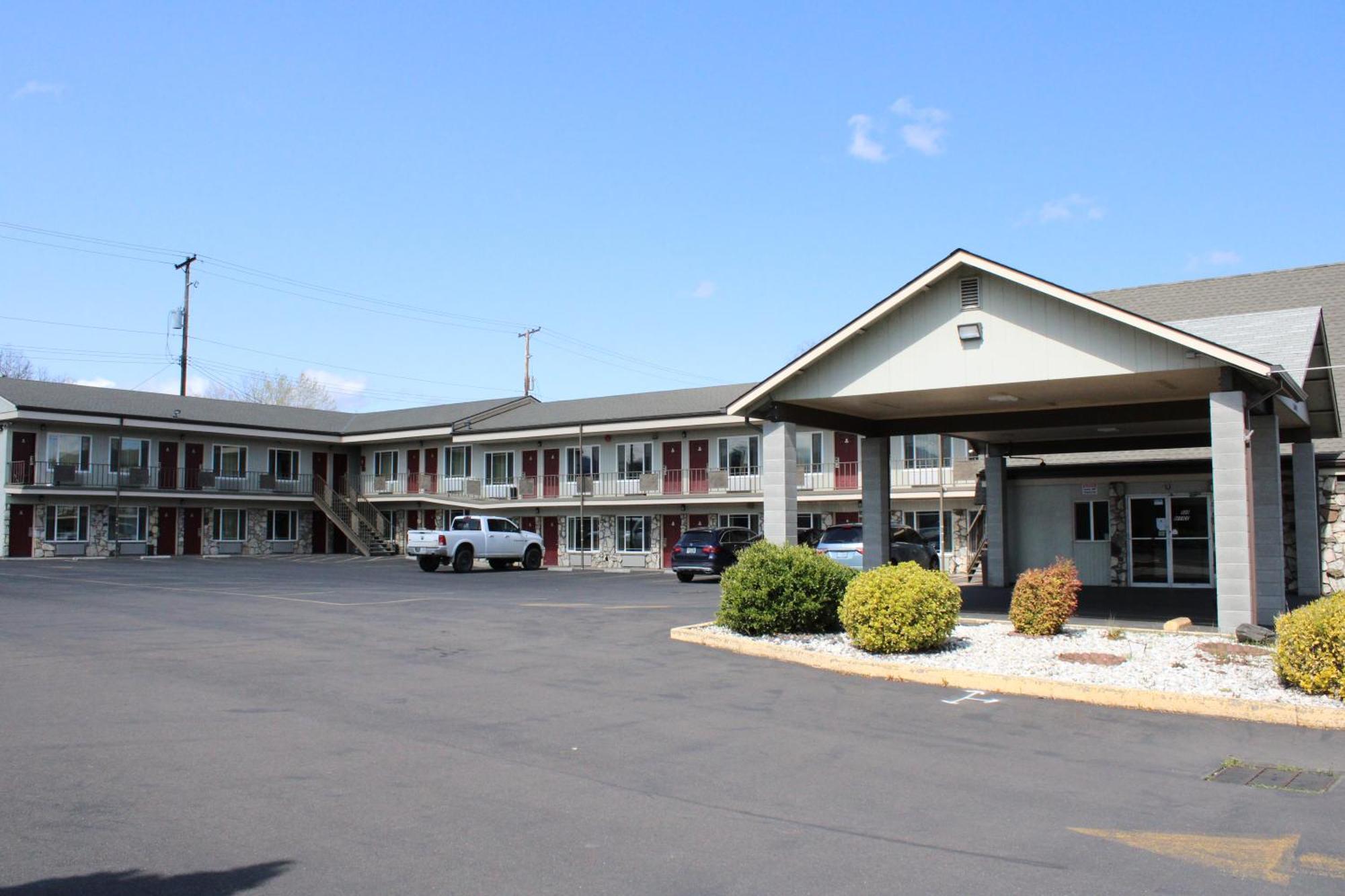 ميدفورد Pine Tree Inn المظهر الخارجي الصورة