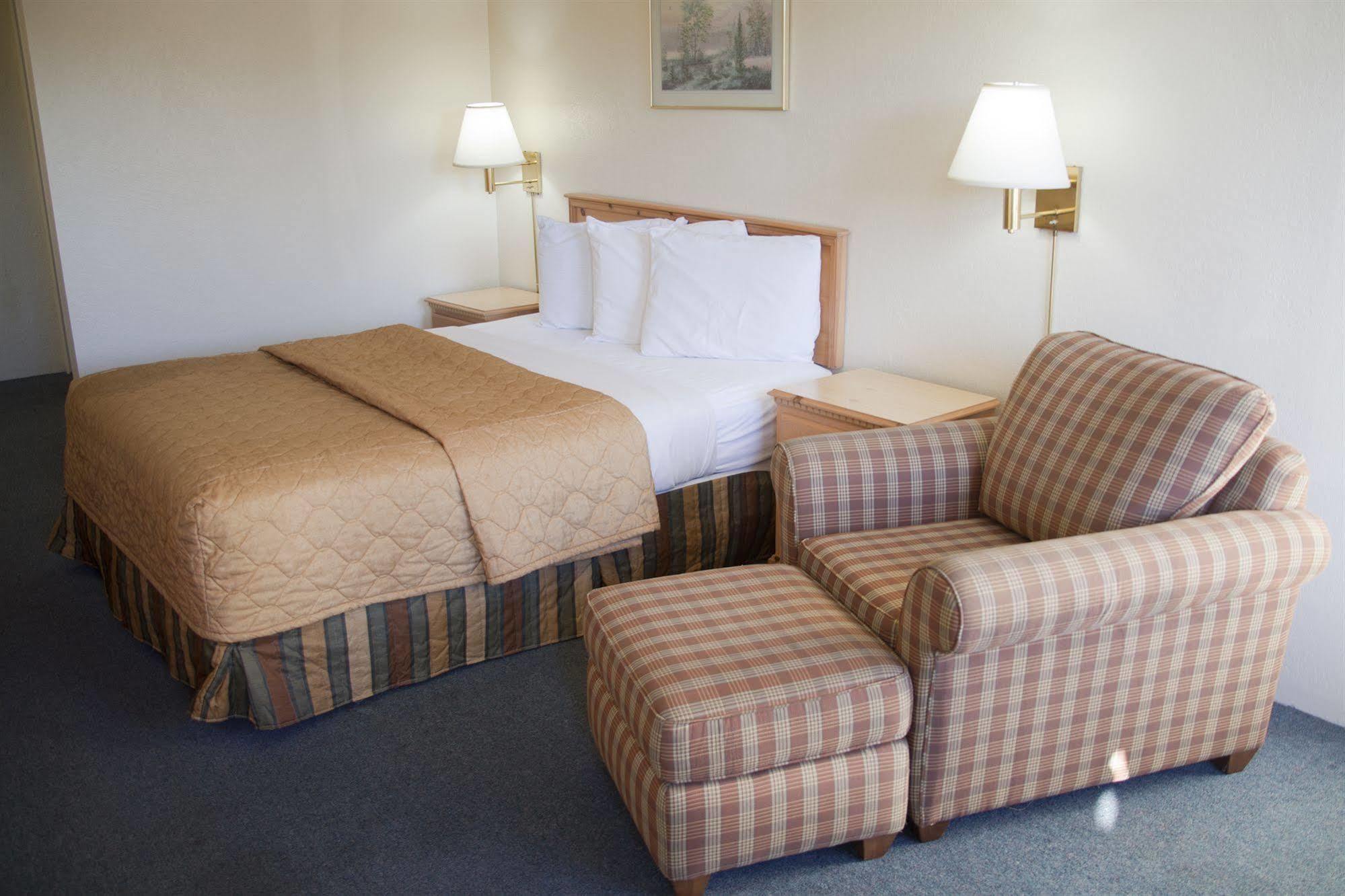 ميدفورد Pine Tree Inn المظهر الخارجي الصورة